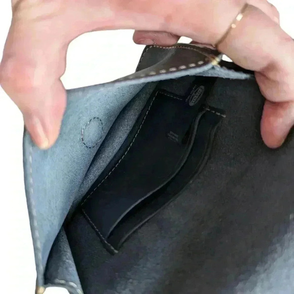 Fossil Austin Wristlet Purse Turn Lock Leather Black Brass Unisex Women One Size - Picture 8 of 15